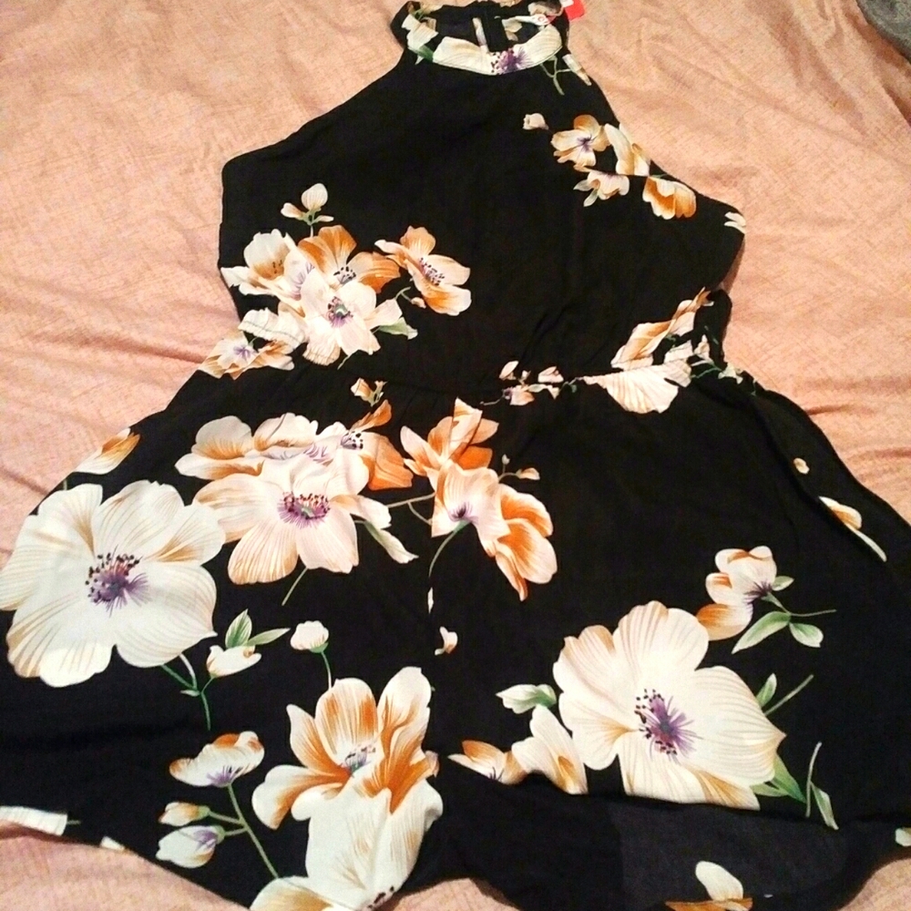 New halter romper sz XL fits like a L.